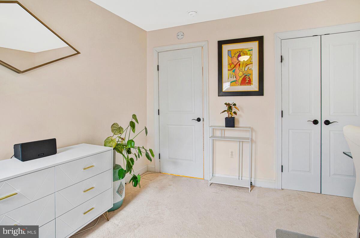 432 E CLEMENT STREET