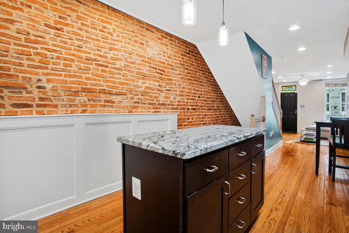 432 E CLEMENT STREET