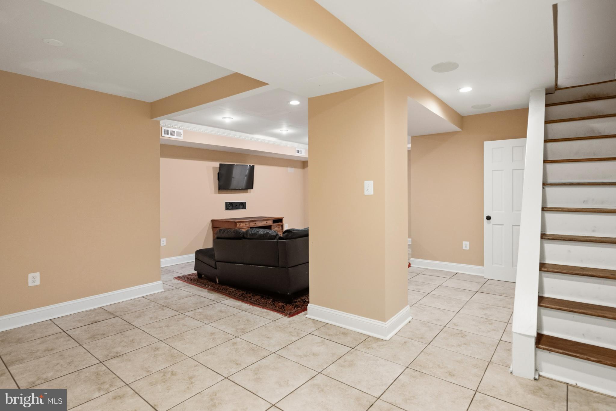 214 E UNIVERSITY PARKWAY