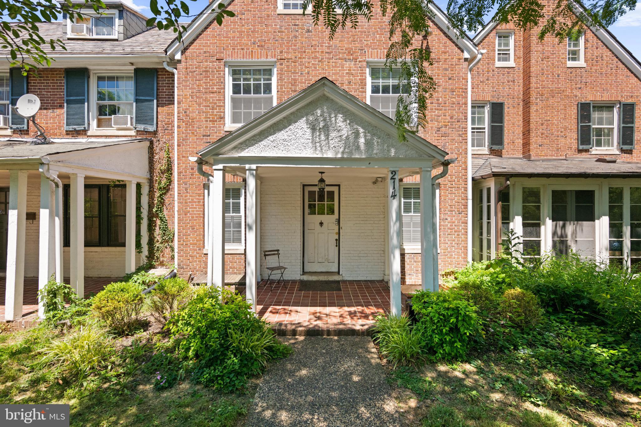 214 E UNIVERSITY PARKWAY