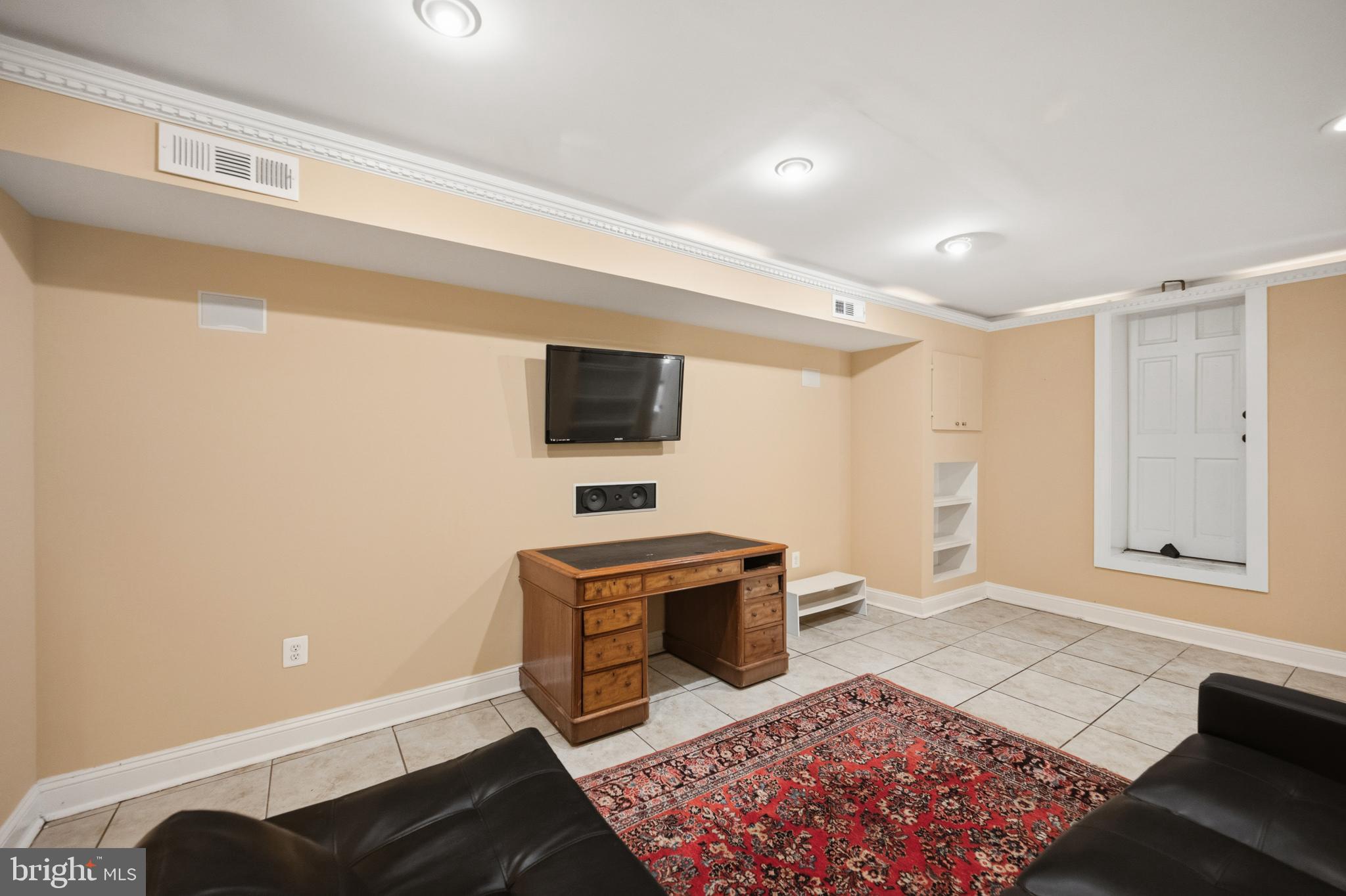 214 E UNIVERSITY PARKWAY