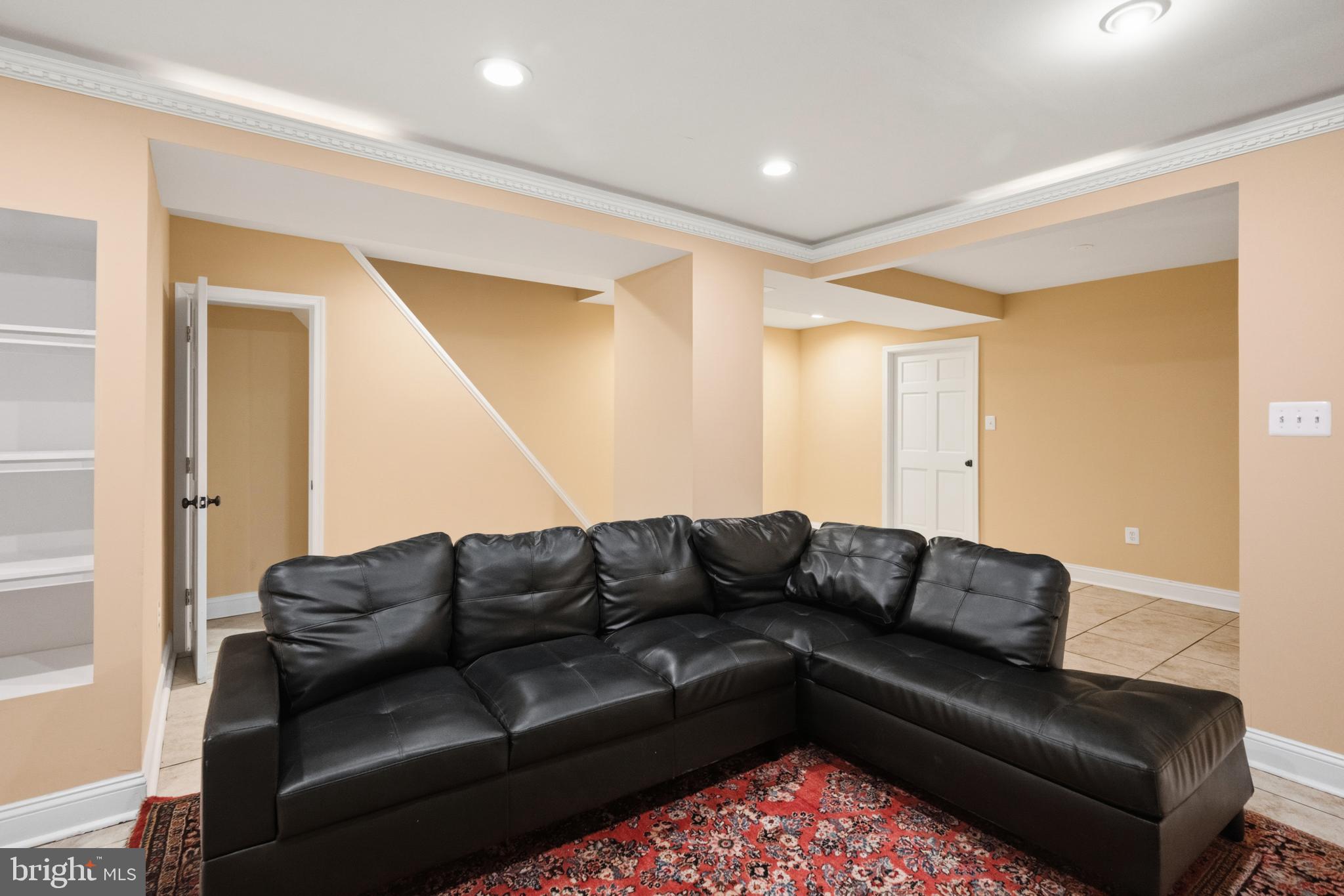 214 E UNIVERSITY PARKWAY