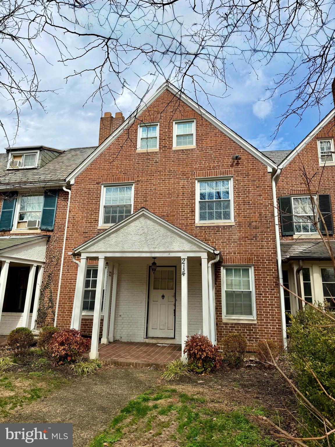 214 E UNIVERSITY PARKWAY