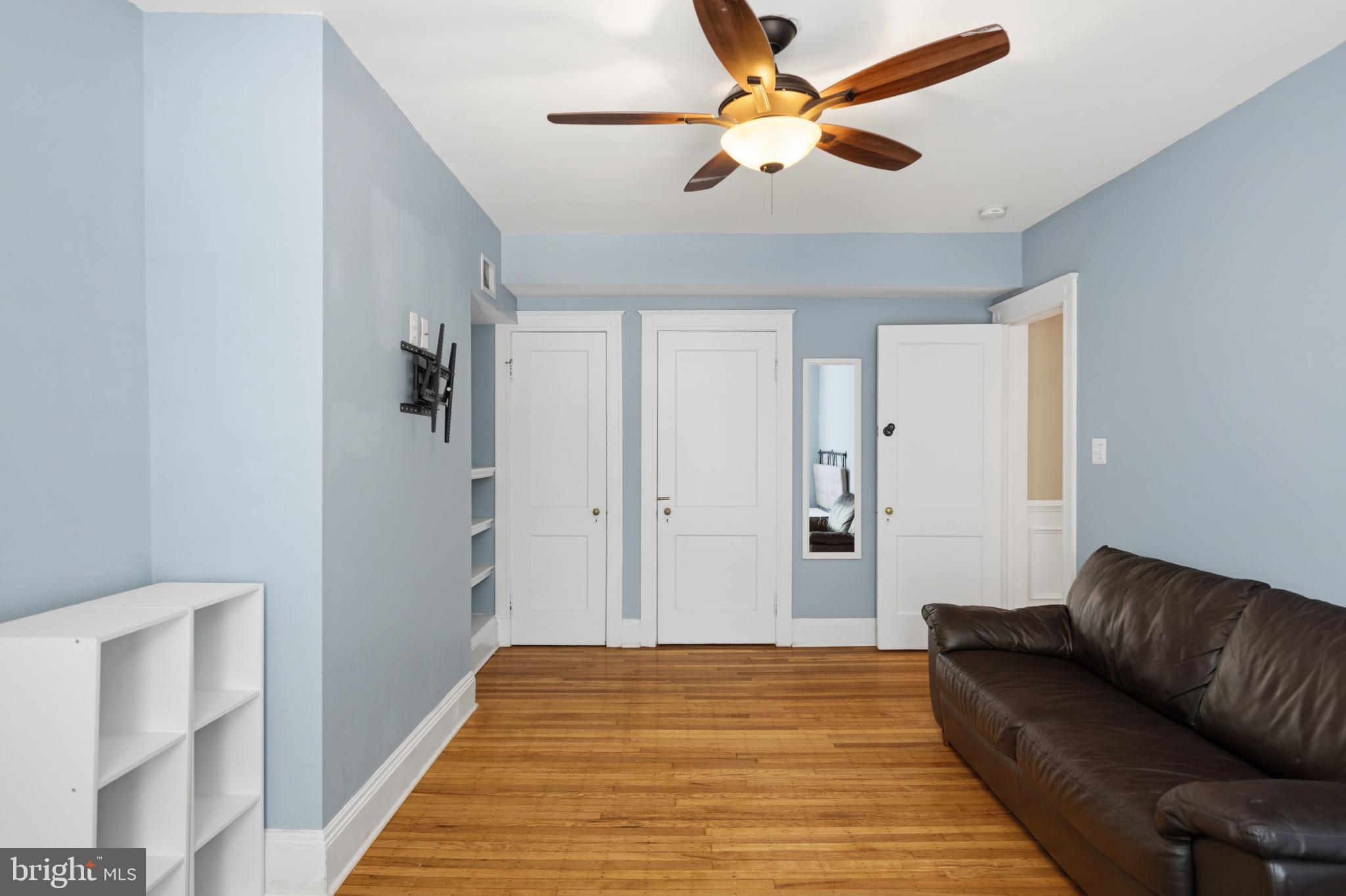 214 E UNIVERSITY PARKWAY