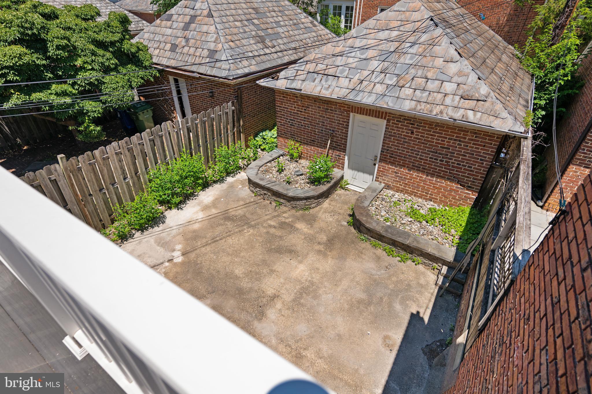 214 E UNIVERSITY PARKWAY