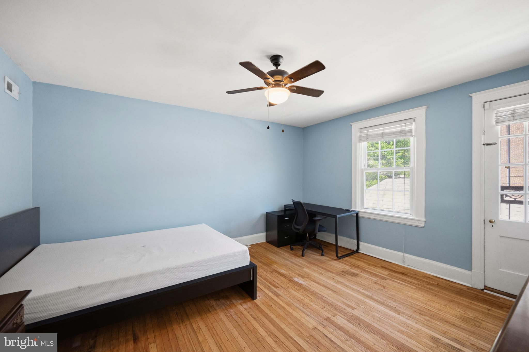 214 E UNIVERSITY PARKWAY