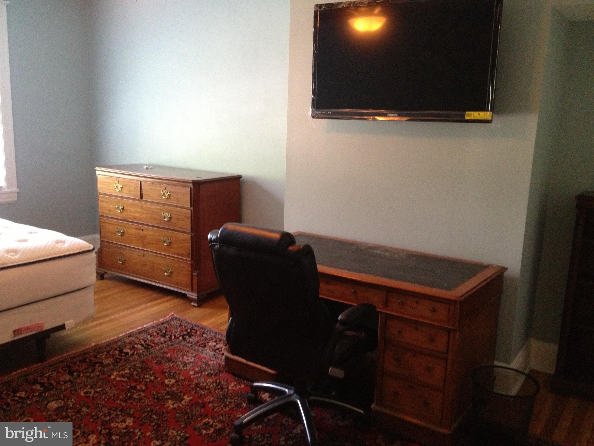 214 E UNIVERSITY PARKWAY