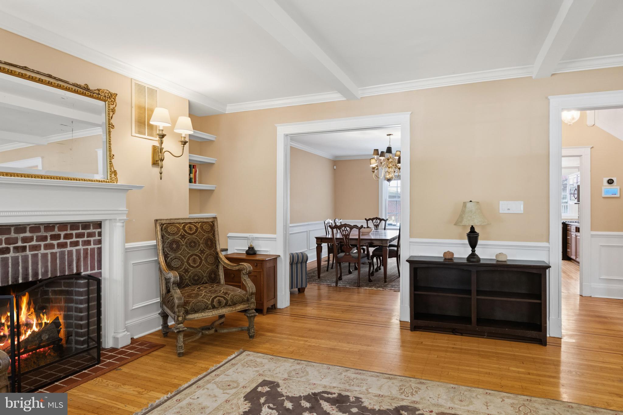 214 E UNIVERSITY PARKWAY