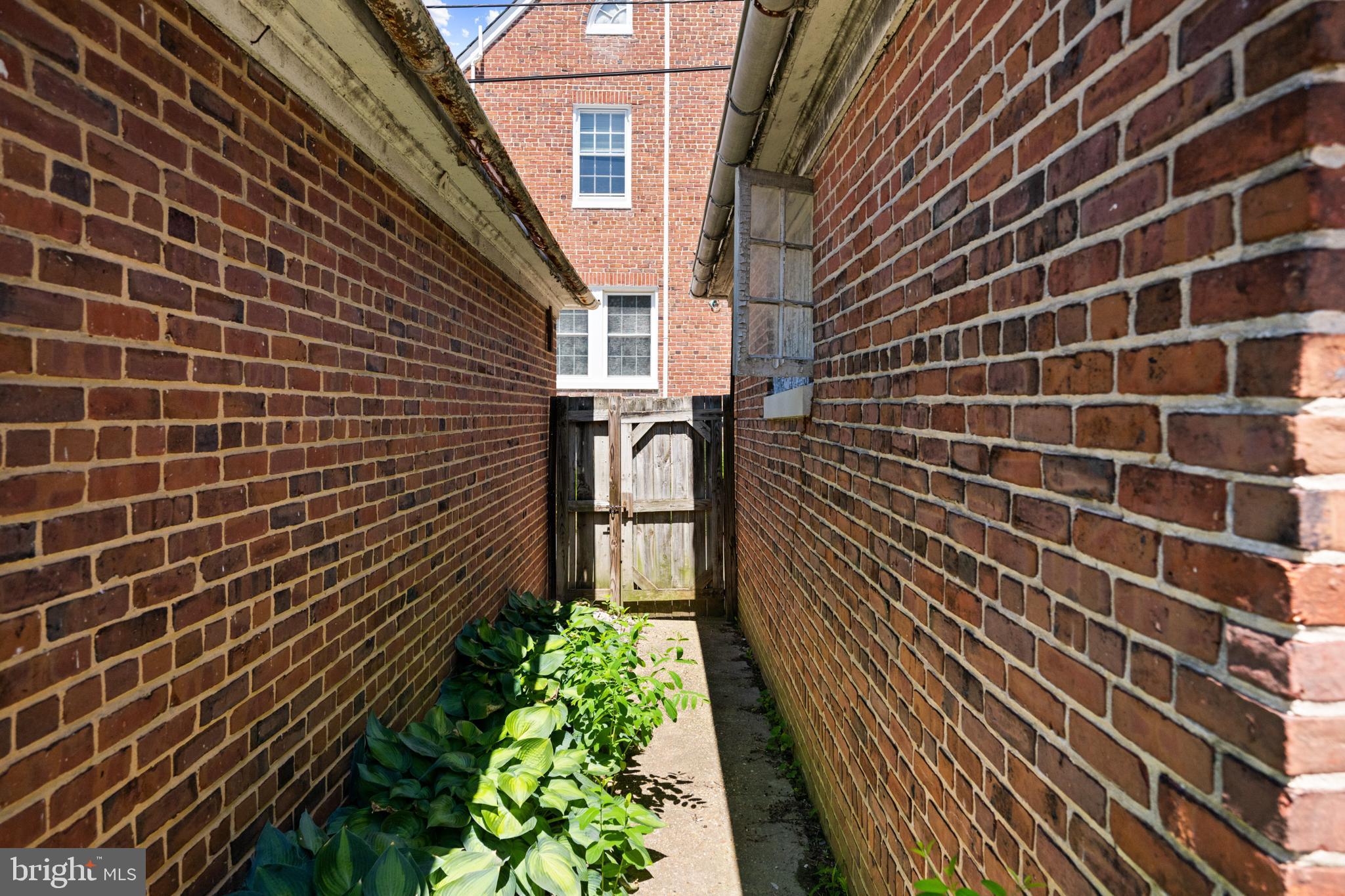 214 E UNIVERSITY PARKWAY