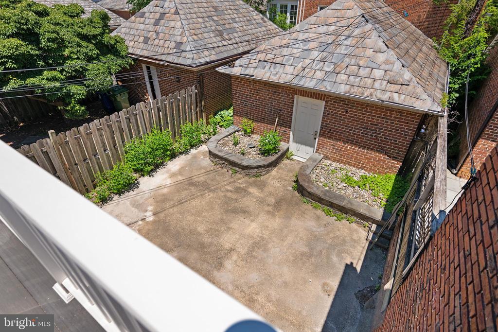 214 E UNIVERSITY PARKWAY