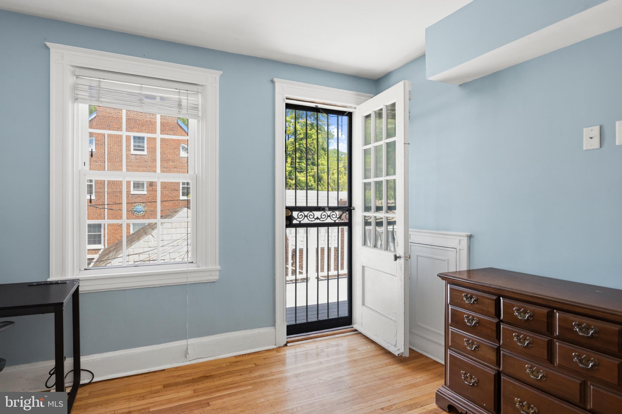 214 E UNIVERSITY PARKWAY