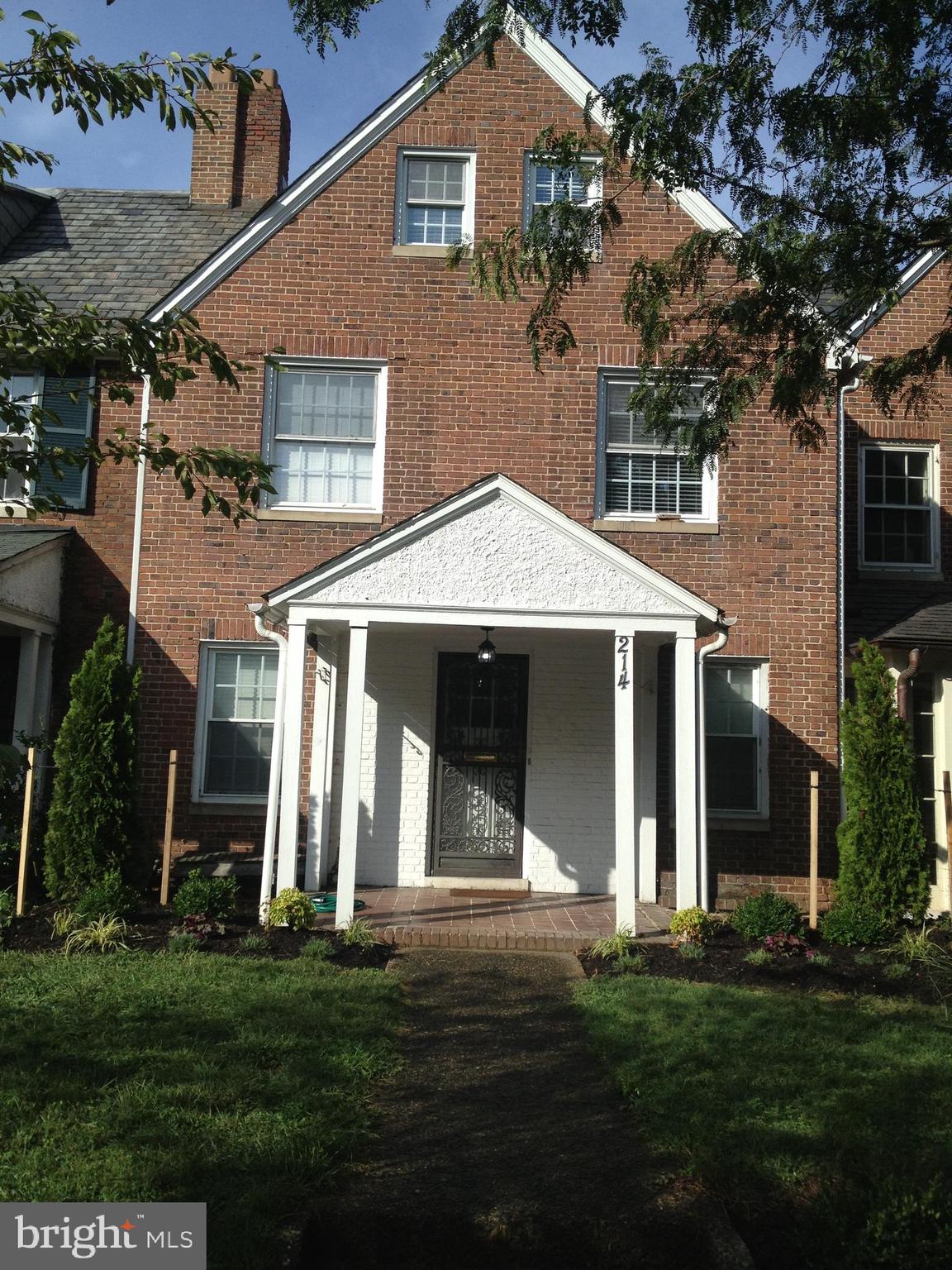 214 E UNIVERSITY PARKWAY