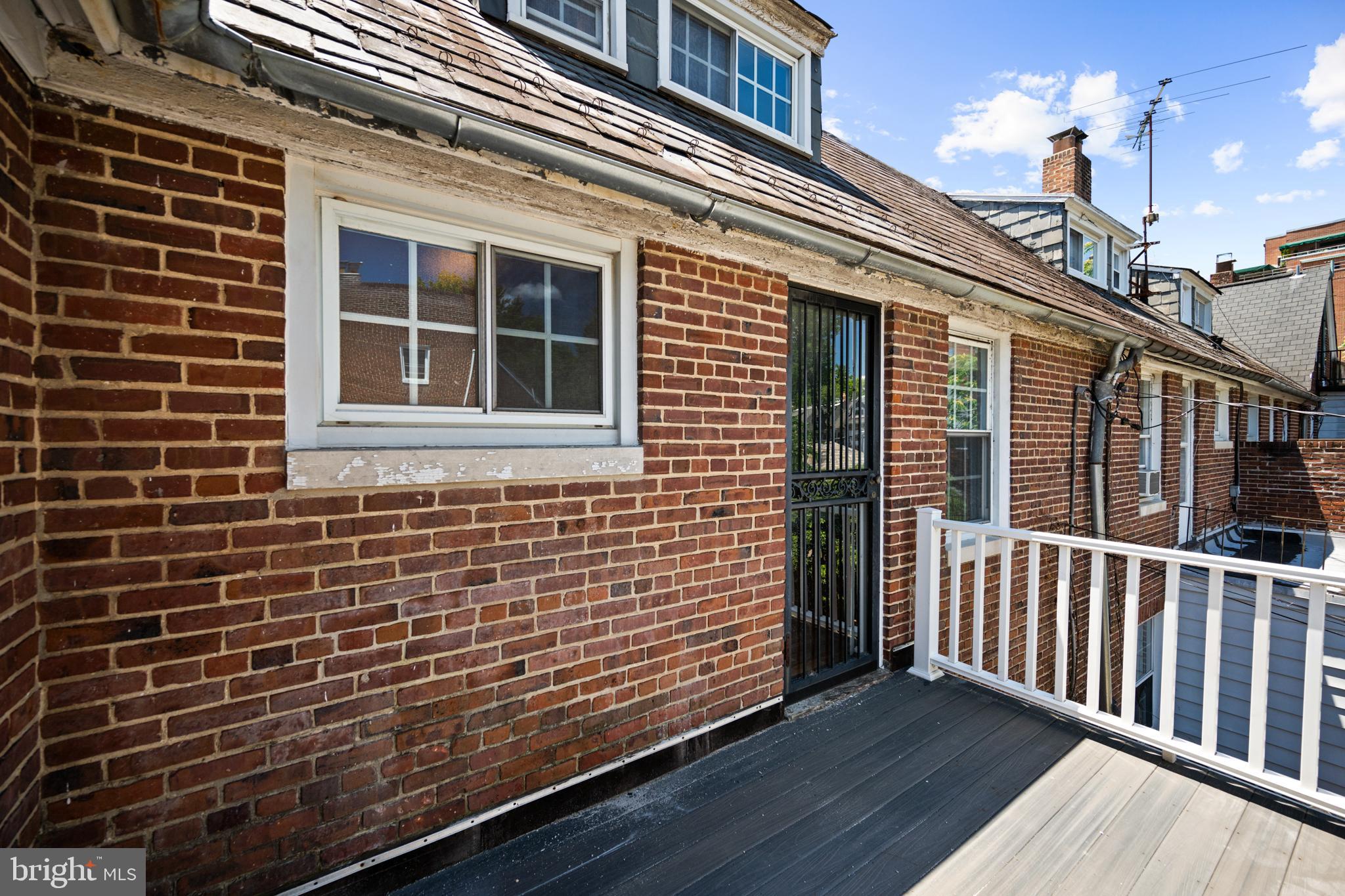 214 E UNIVERSITY PARKWAY