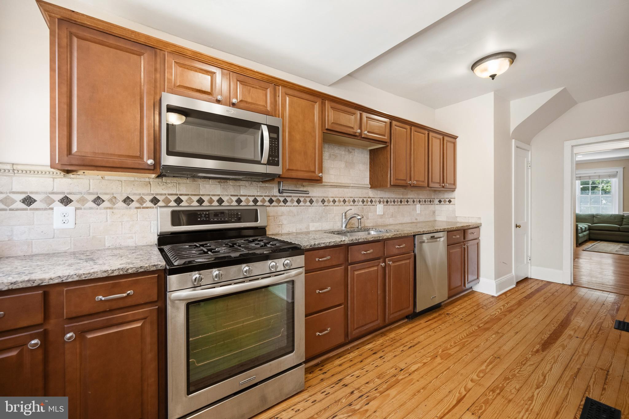 214 E UNIVERSITY PARKWAY
