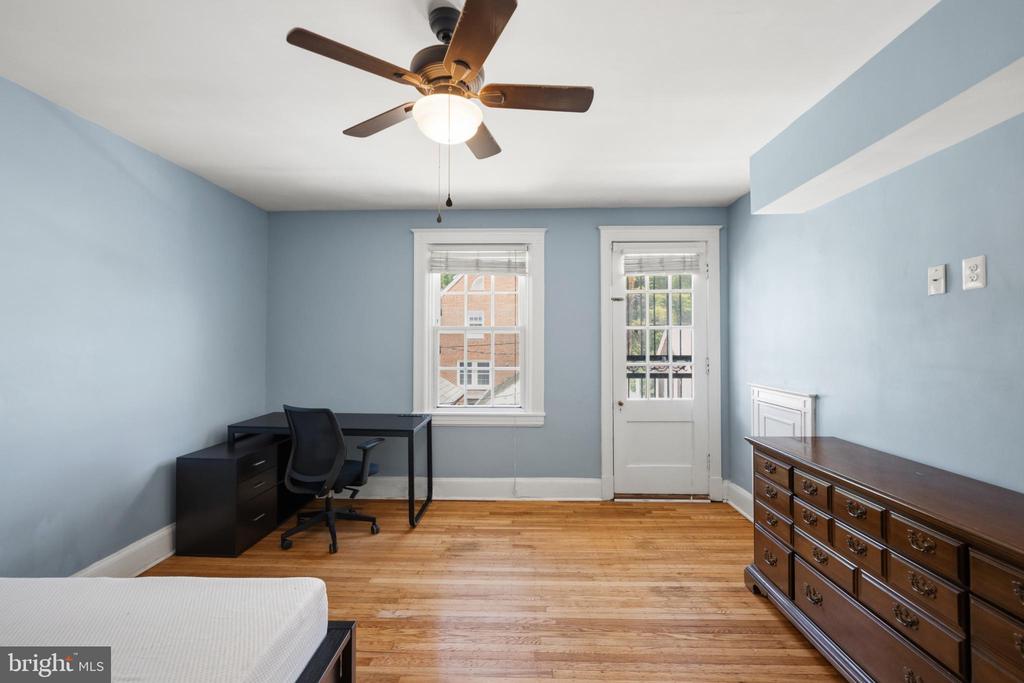 214 E UNIVERSITY PARKWAY