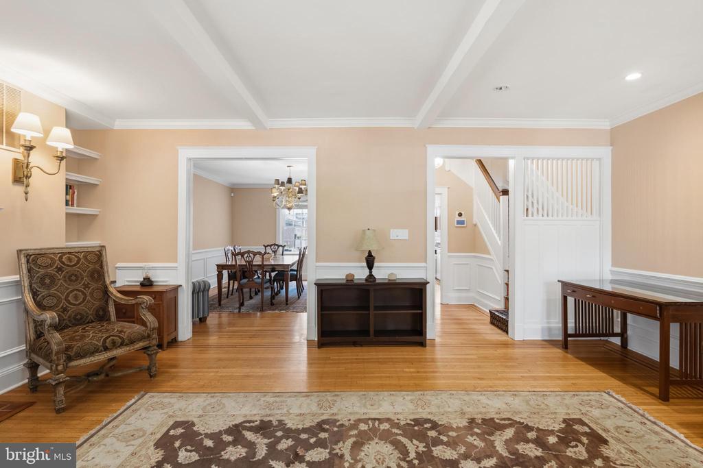 214 E UNIVERSITY PARKWAY