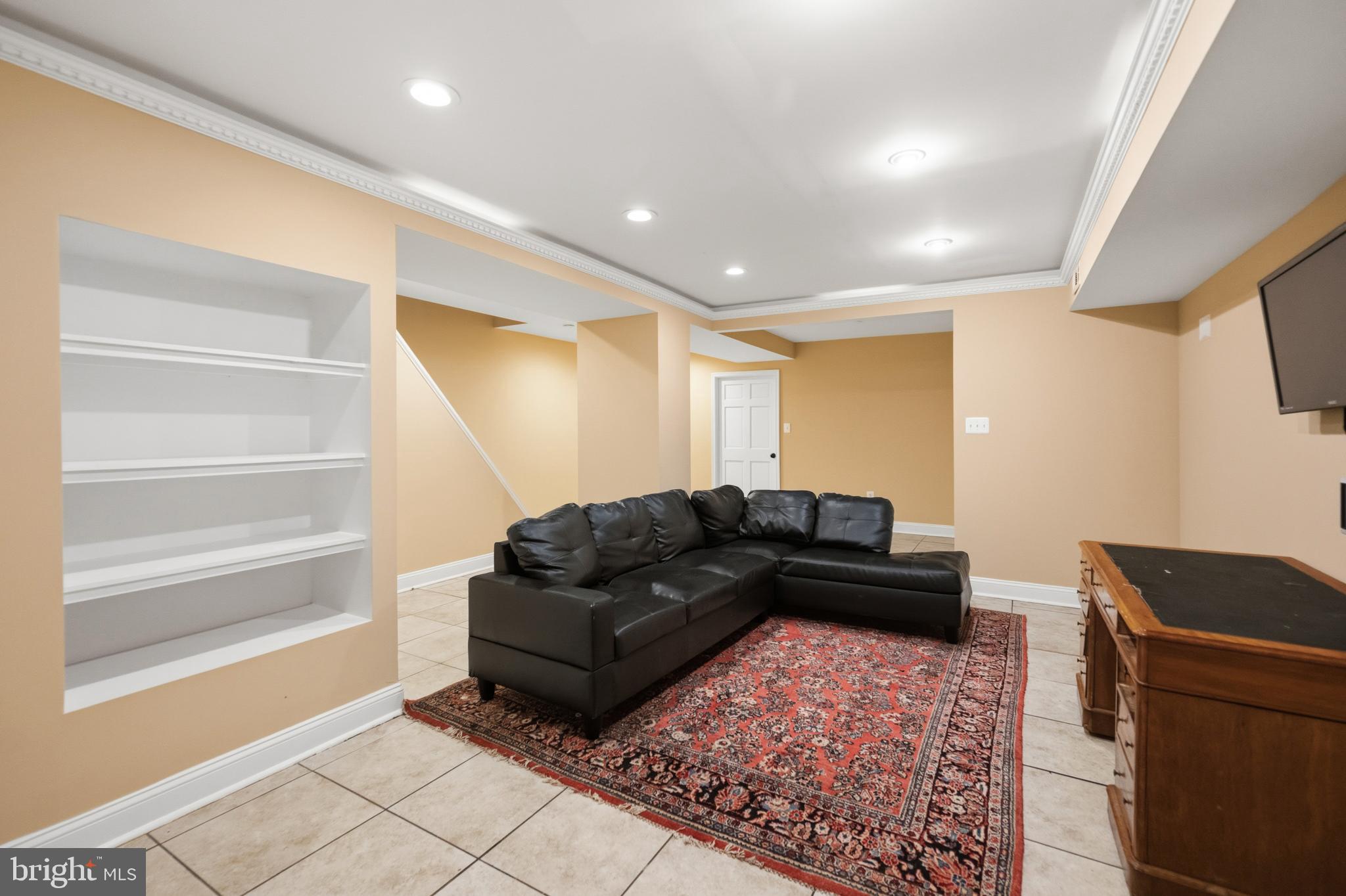 214 E UNIVERSITY PARKWAY