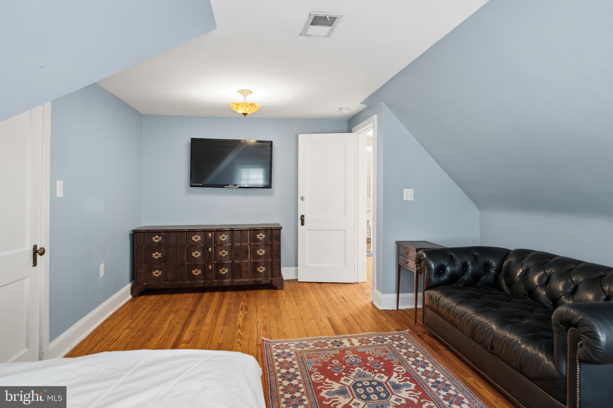 214 E UNIVERSITY PARKWAY