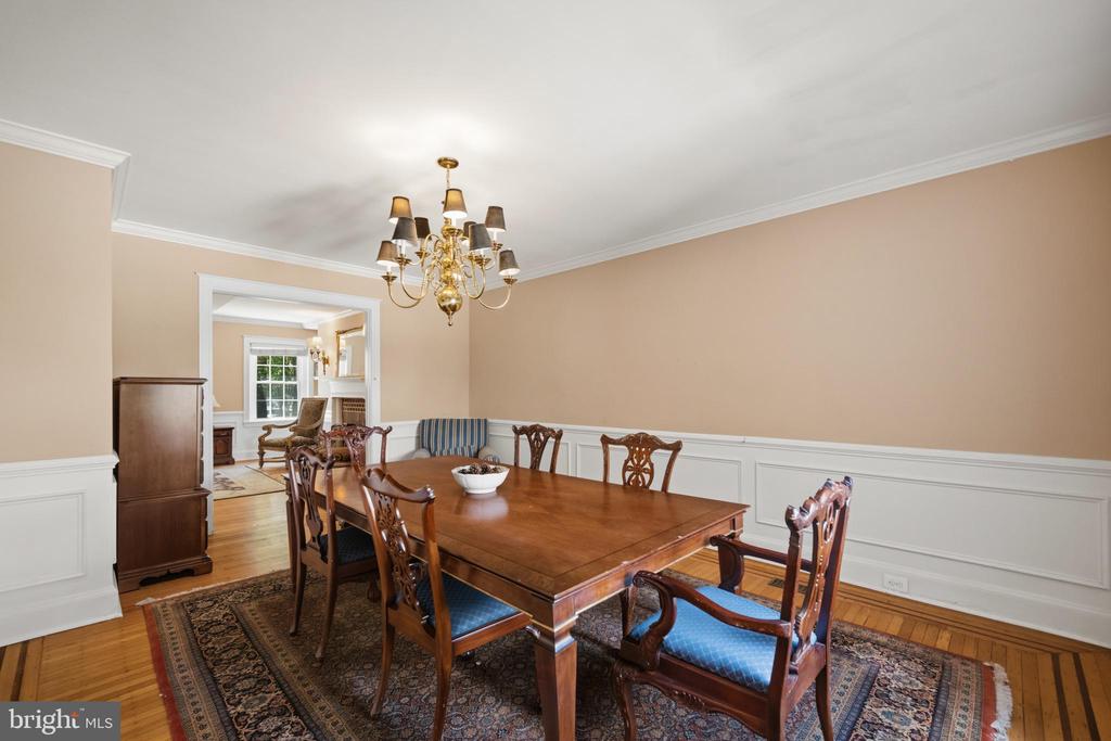214 E UNIVERSITY PARKWAY