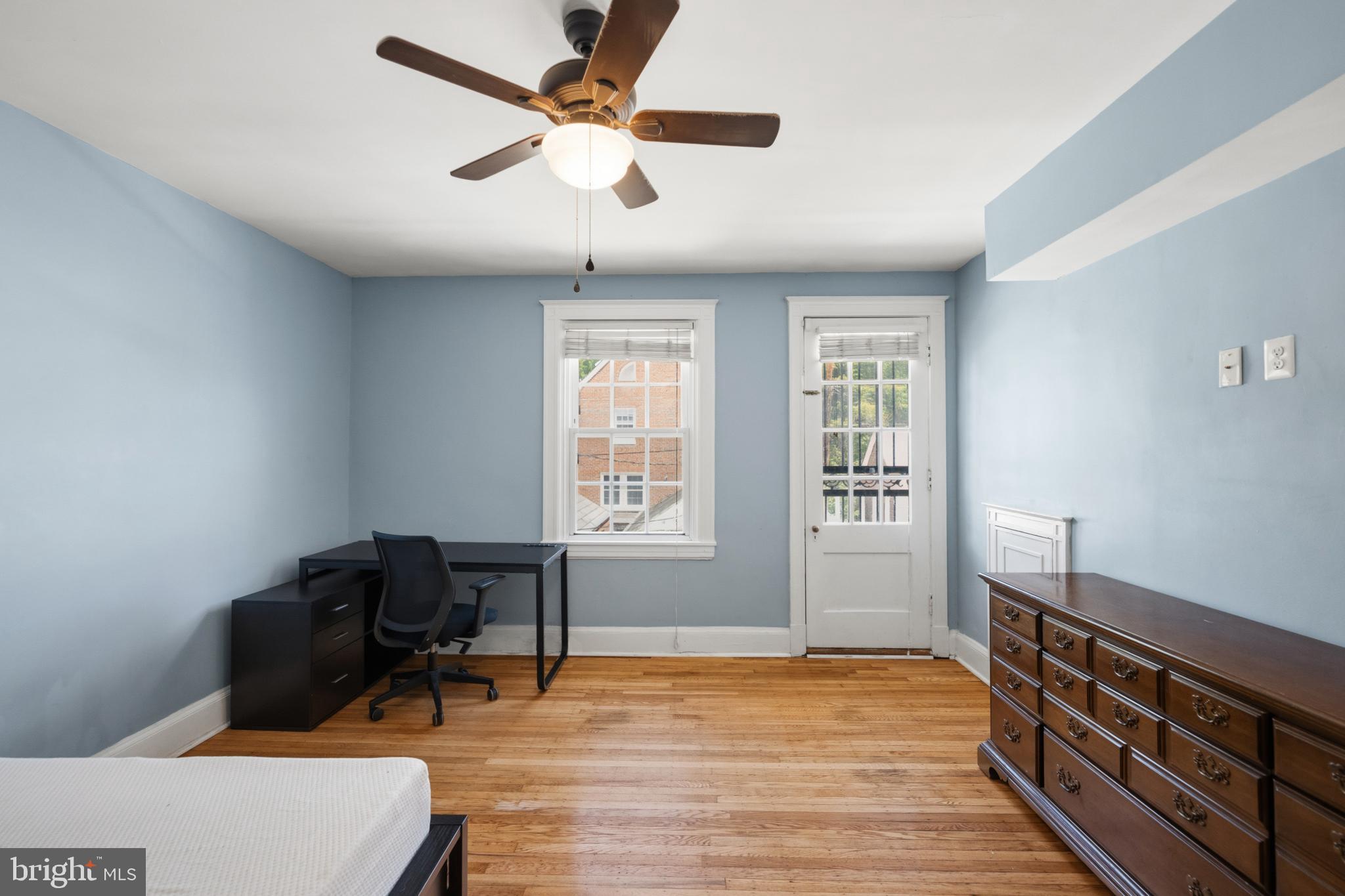 214 E UNIVERSITY PARKWAY