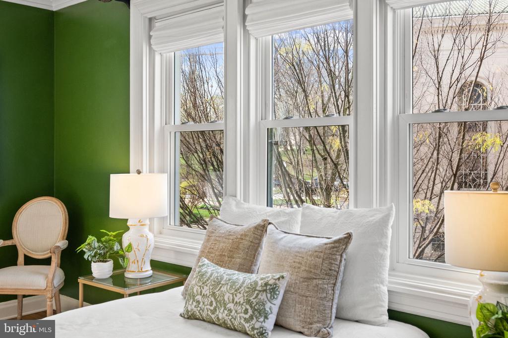 3405 GREENWAY 206