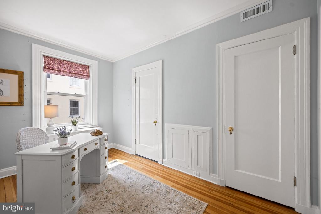 3405 GREENWAY 206