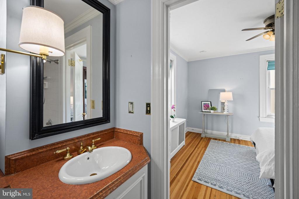 3405 GREENWAY 206
