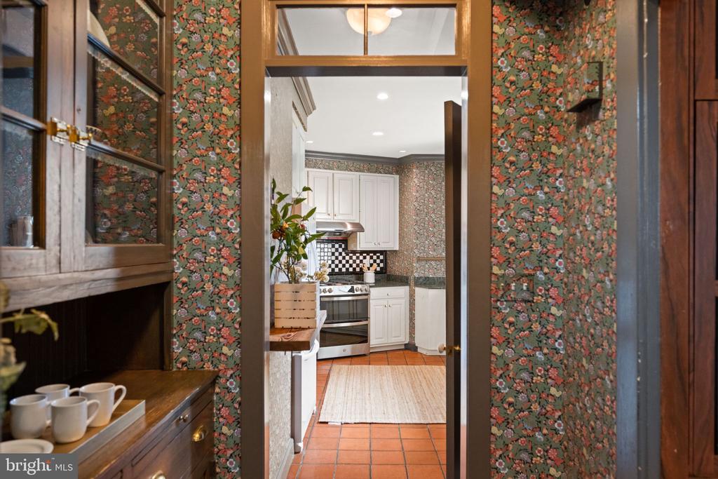 3405 GREENWAY 206