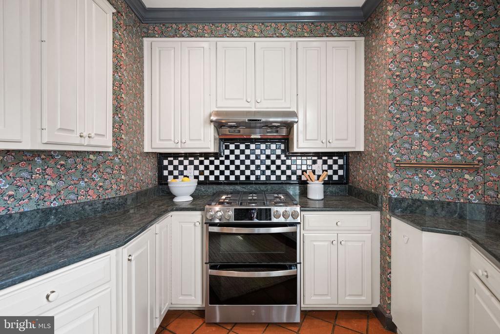 3405 GREENWAY 206