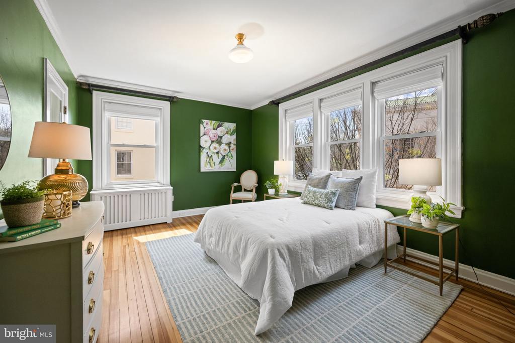 3405 GREENWAY 206
