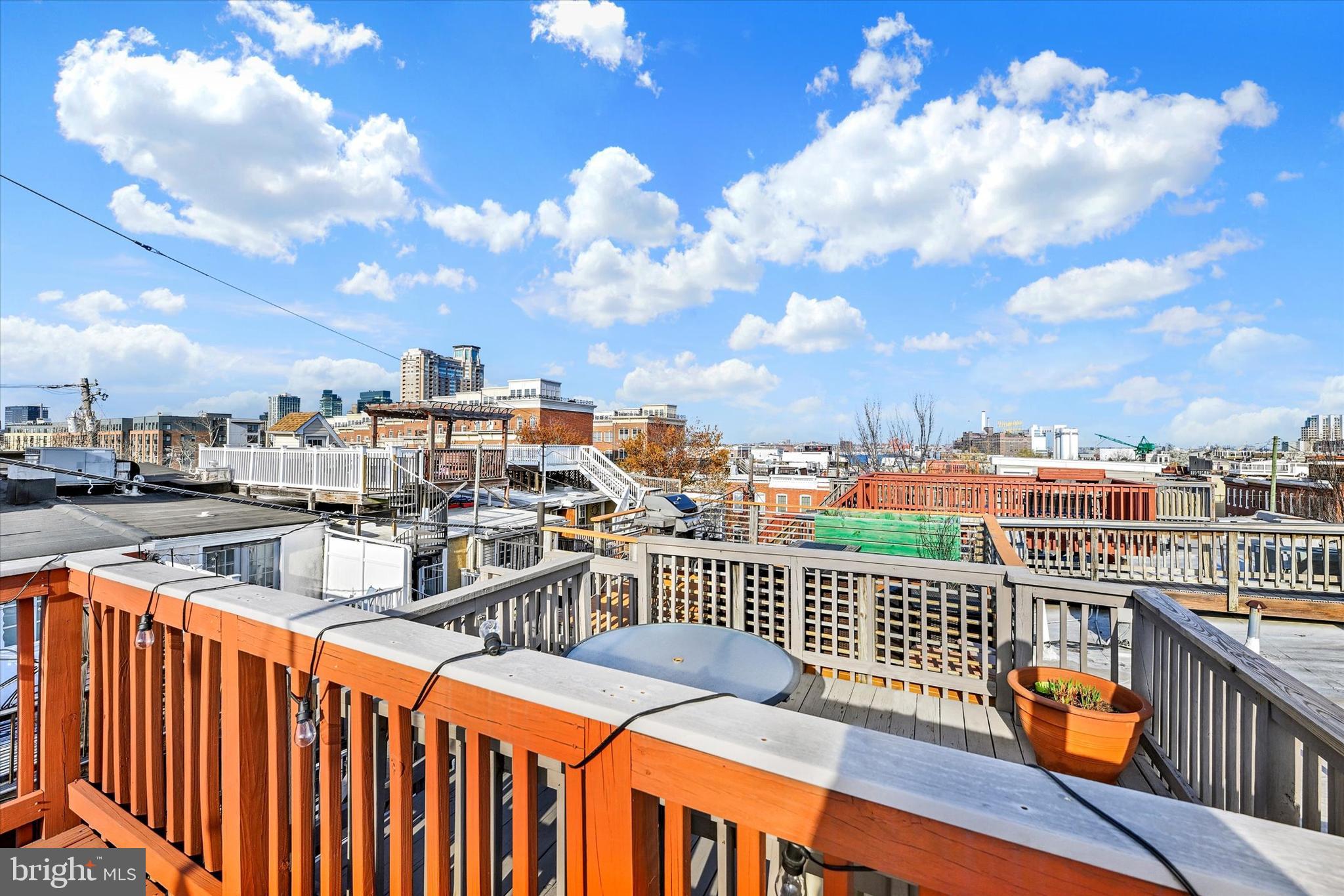 432 E CLEMENT STREET