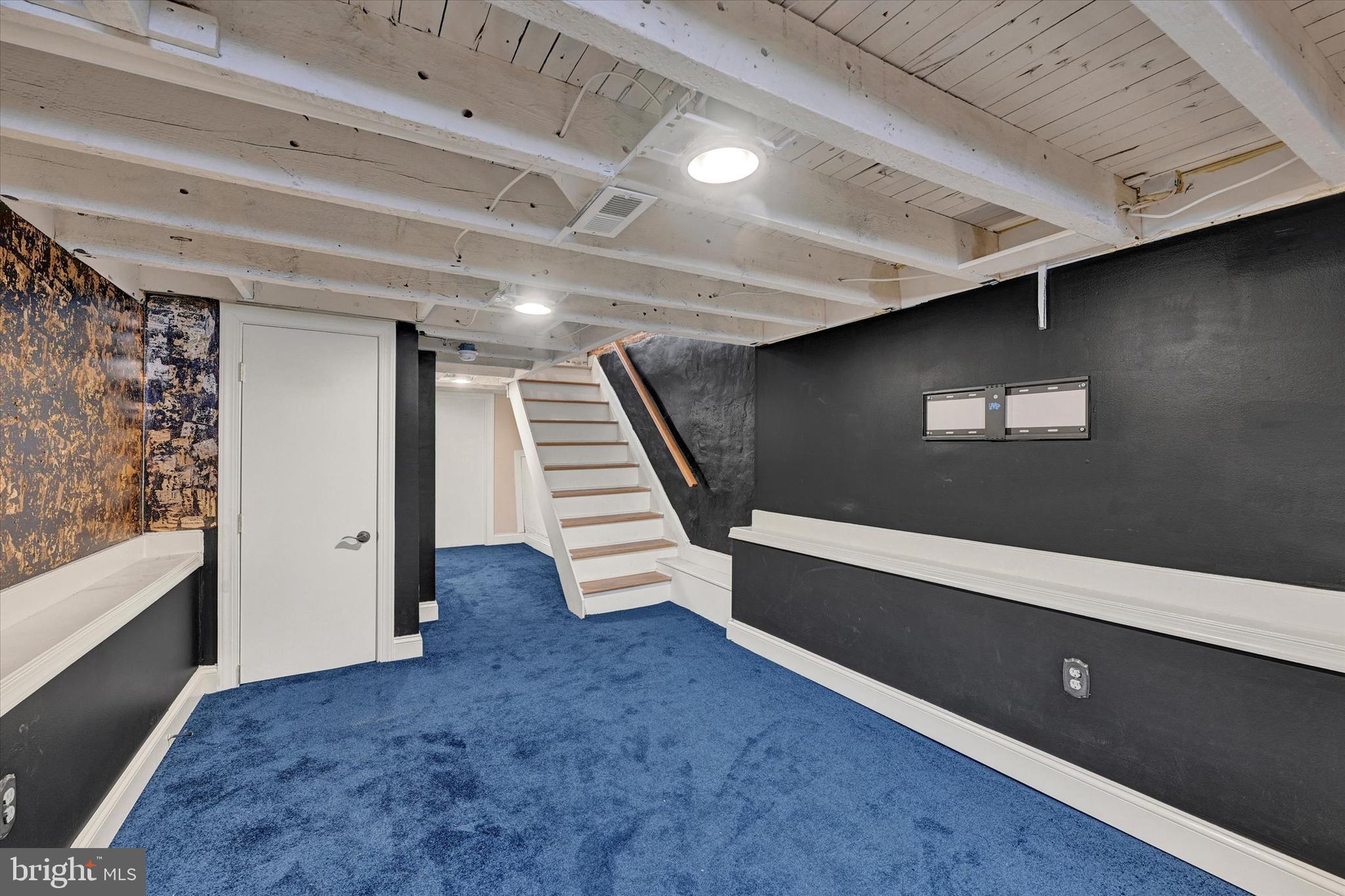 432 E CLEMENT STREET