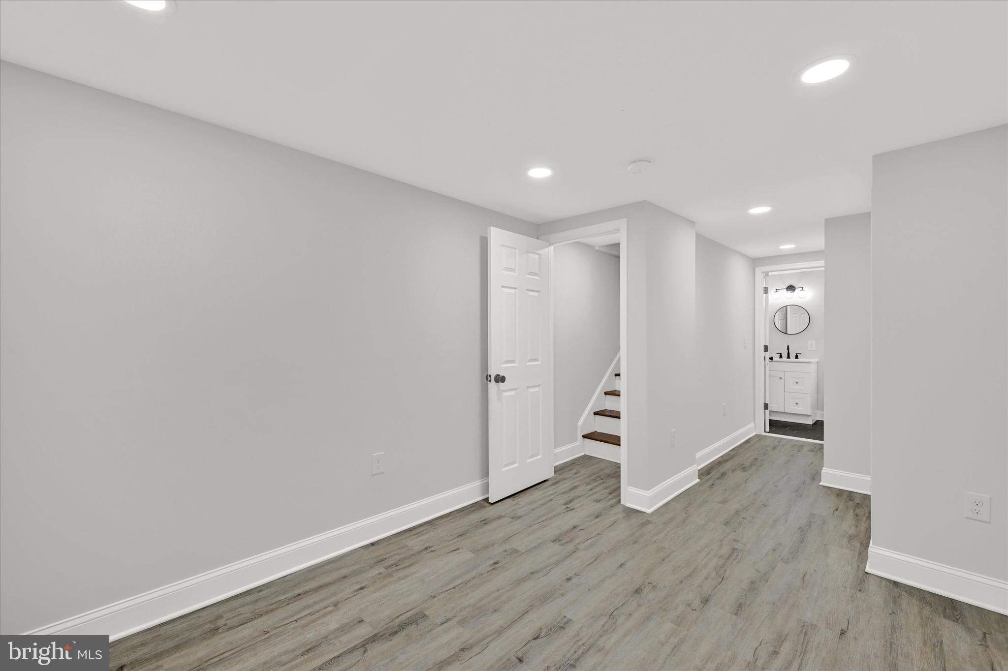 2 W BARNEY STREET