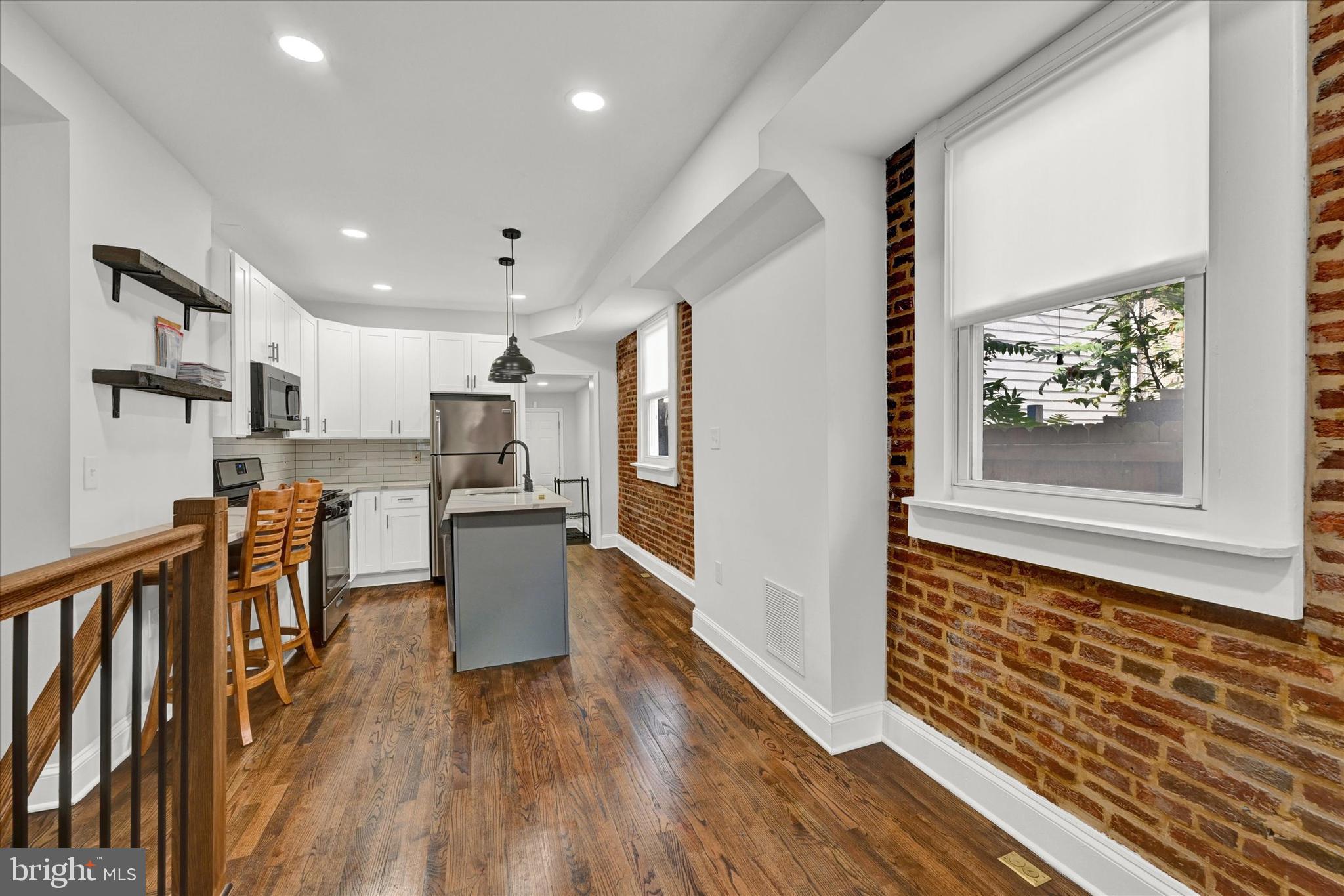 2 W BARNEY STREET