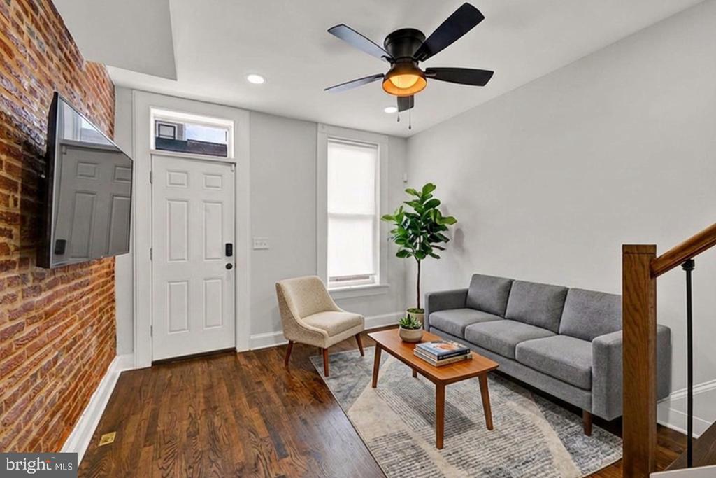 2 W BARNEY STREET