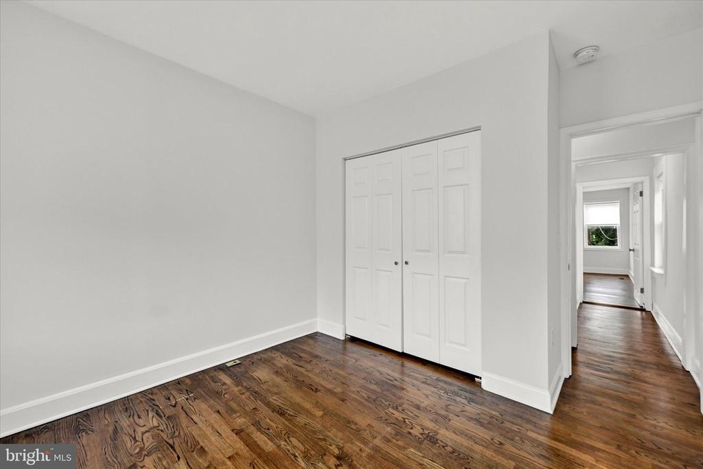 2 W BARNEY STREET
