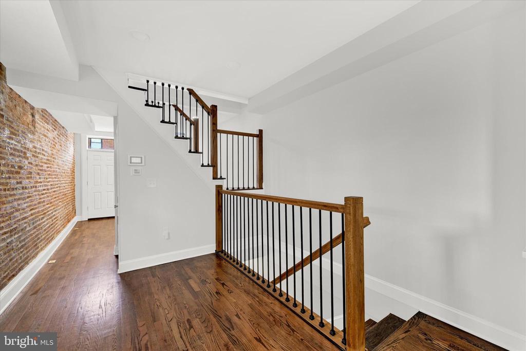 2 W BARNEY STREET