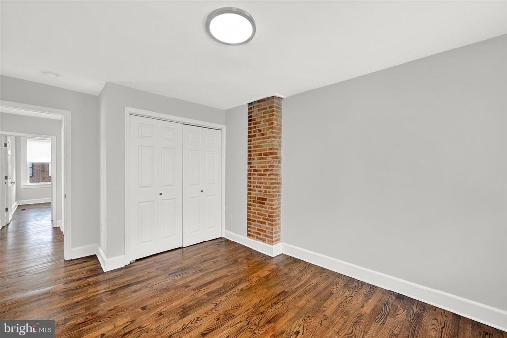 2 W BARNEY STREET