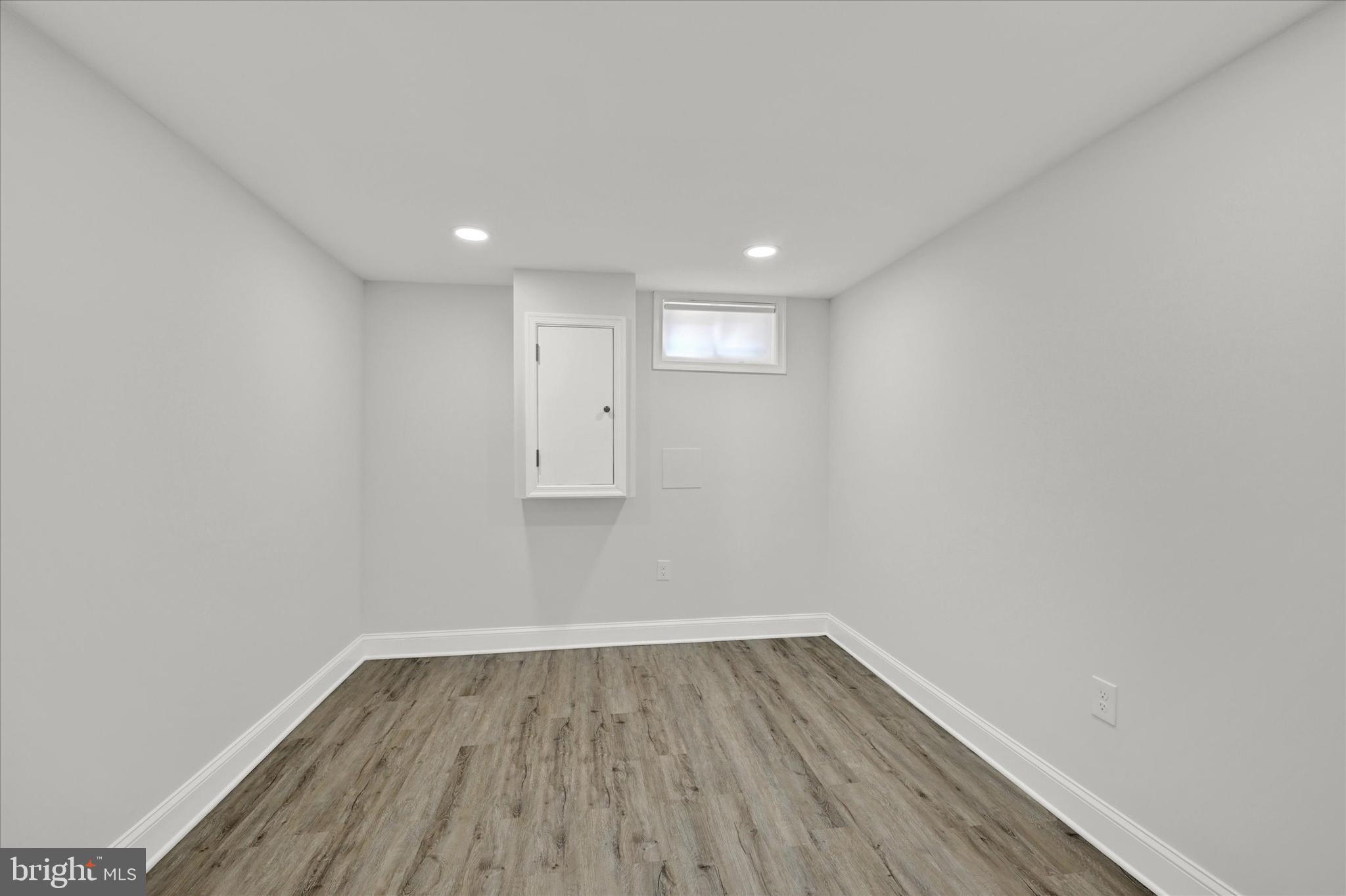 2 W BARNEY STREET
