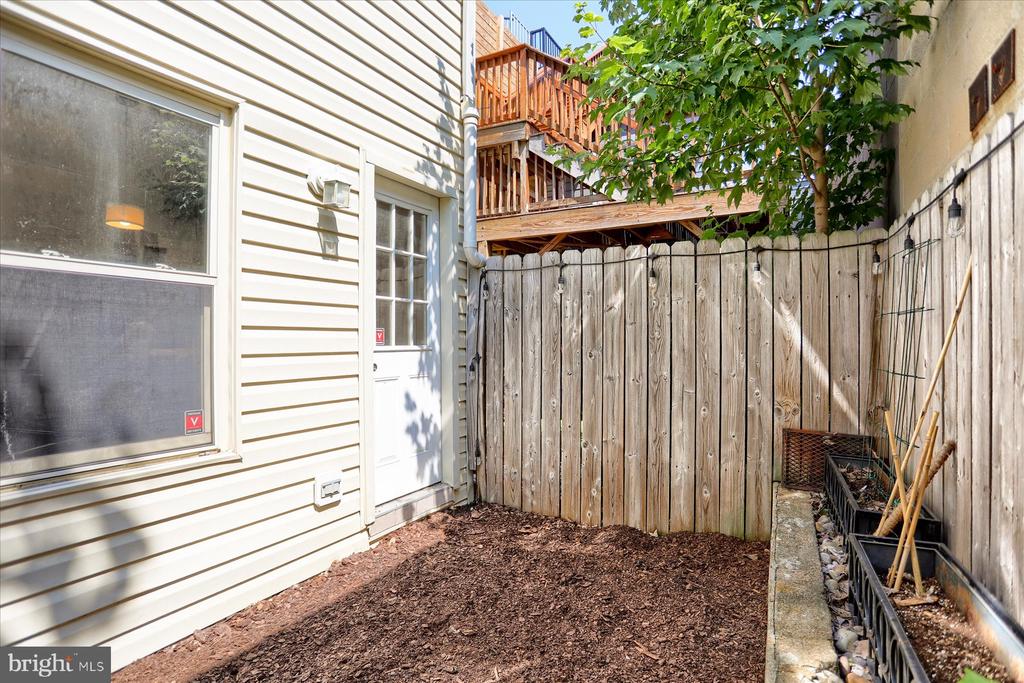 1001 BAYLIS STREET