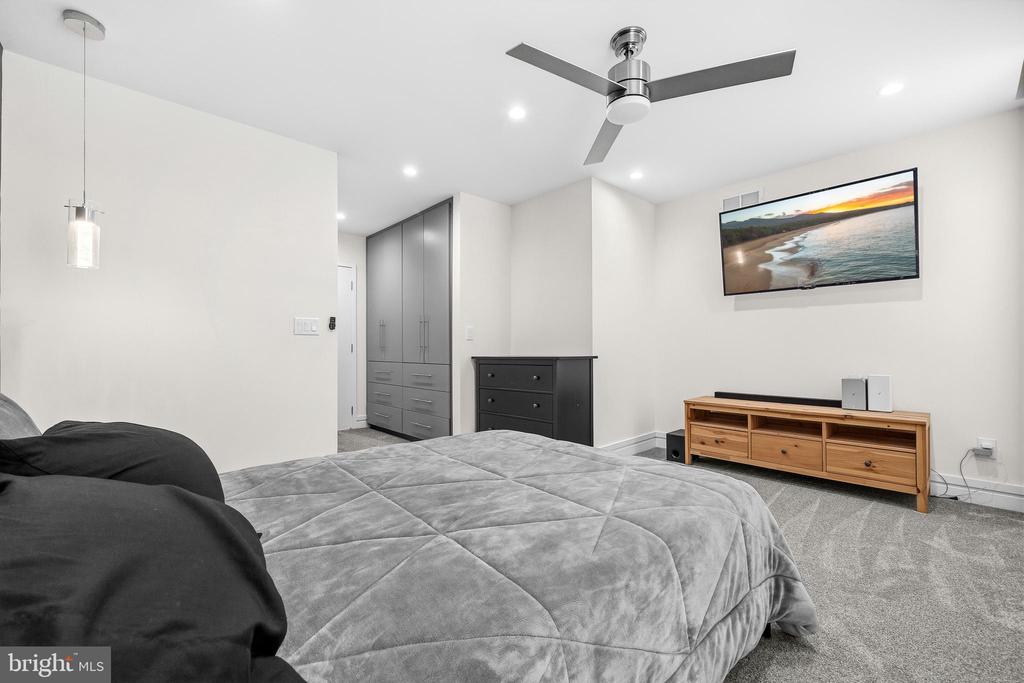 830 N BOND STREET
