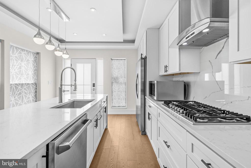 830 N BOND STREET