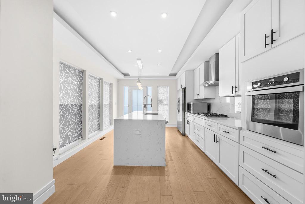 830 N BOND STREET