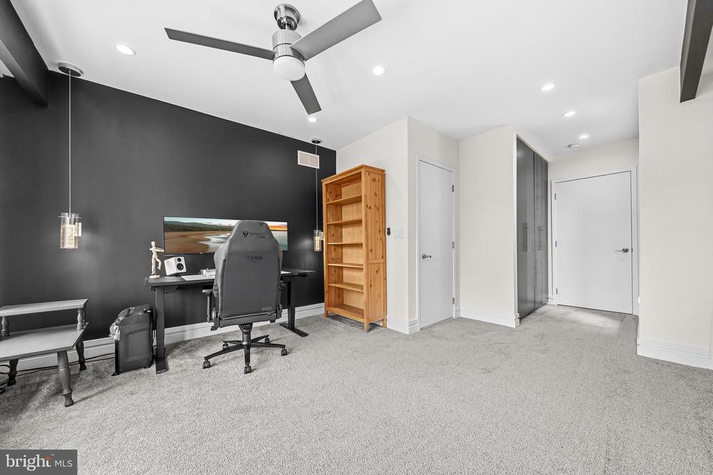 830 N BOND STREET