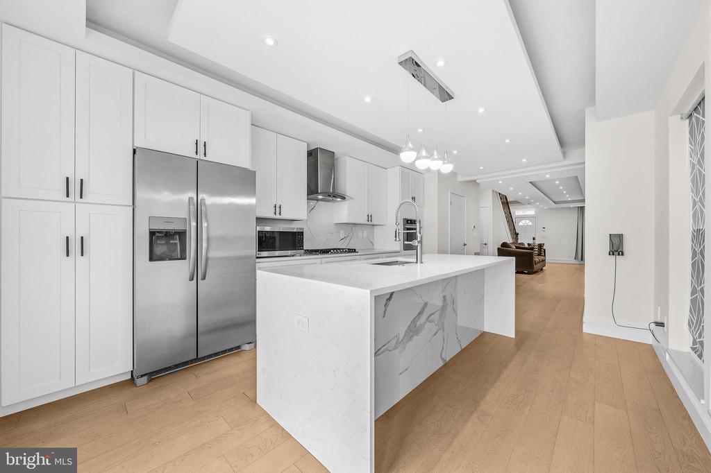 830 N BOND STREET
