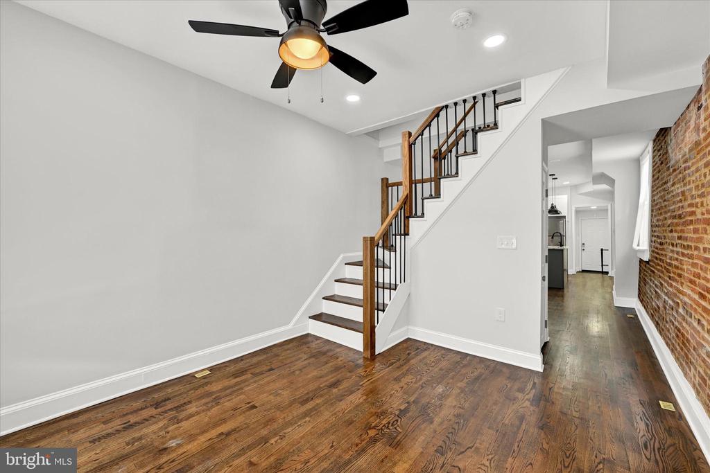 2 W BARNEY STREET