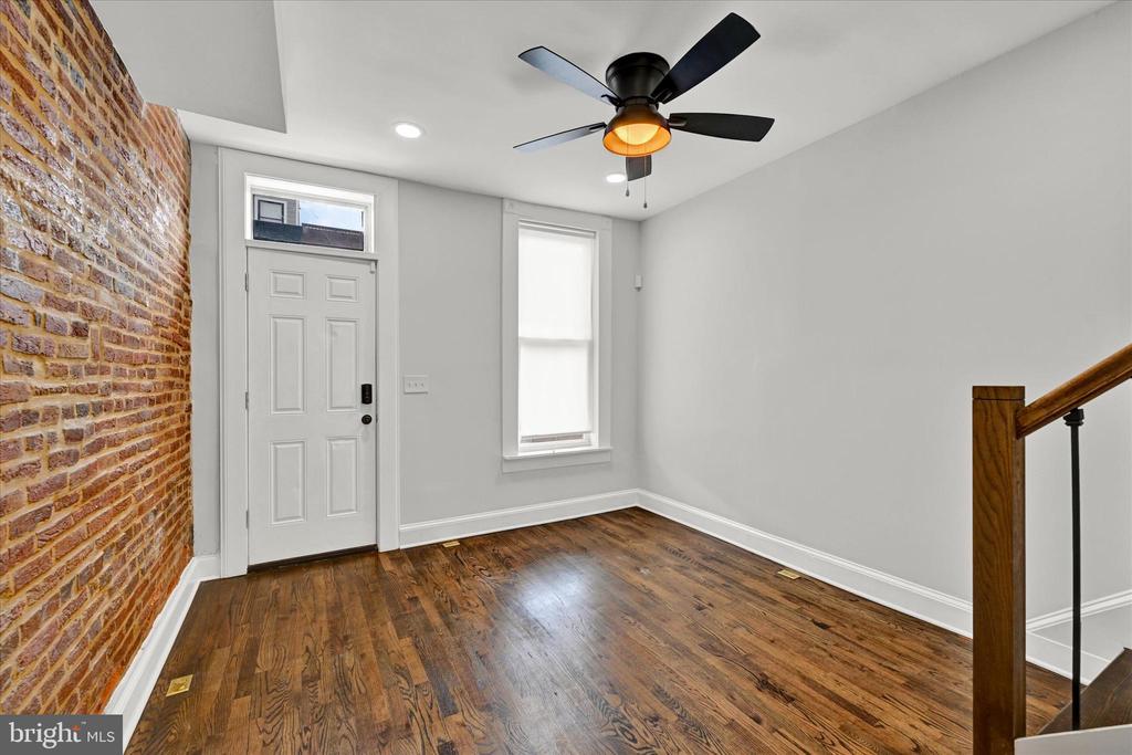 2 W BARNEY STREET