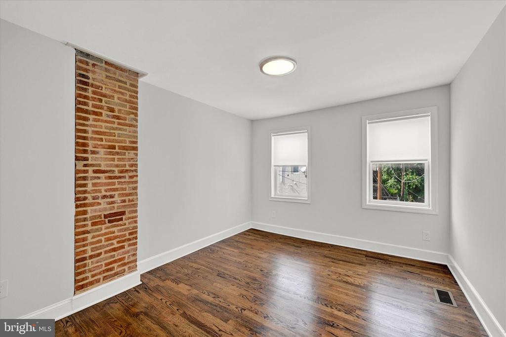 2 W BARNEY STREET