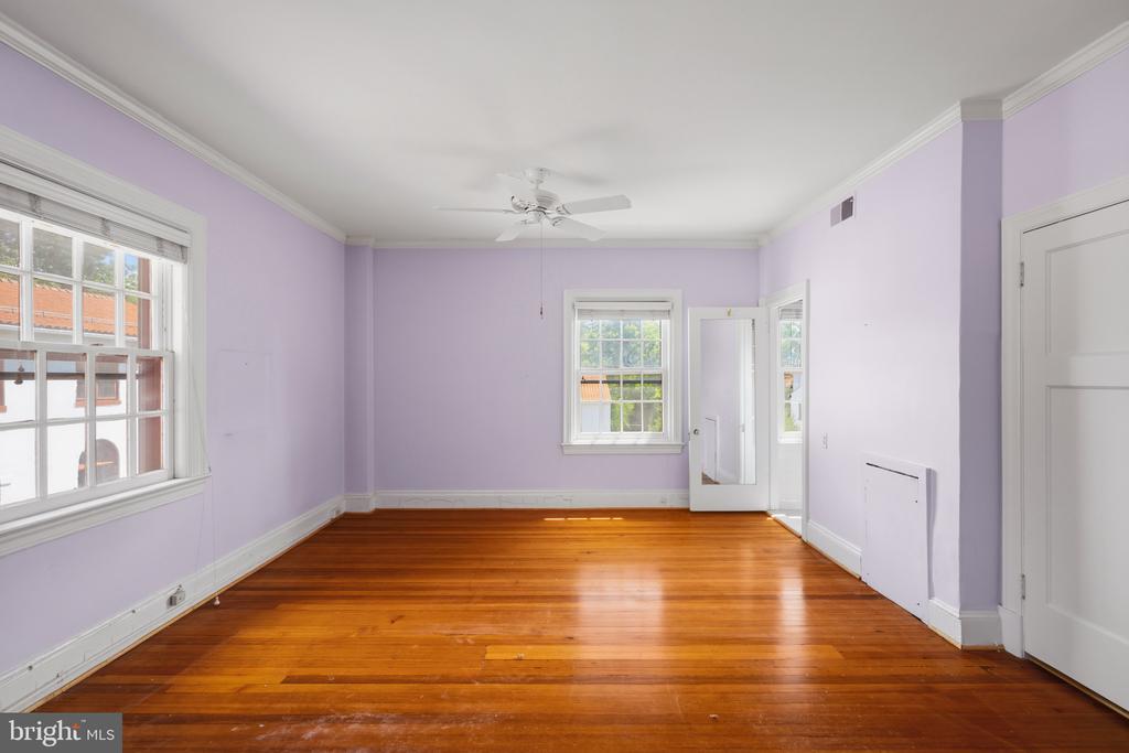 230 STONY RUN LANE Unit: 1E
