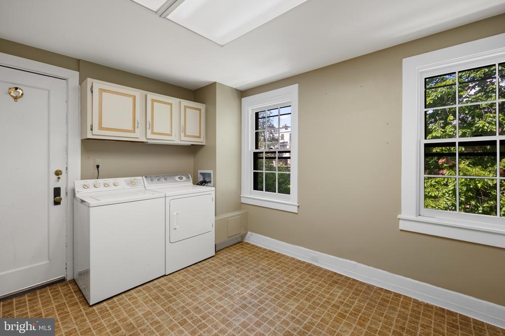 230 STONY RUN LANE Unit: 1E